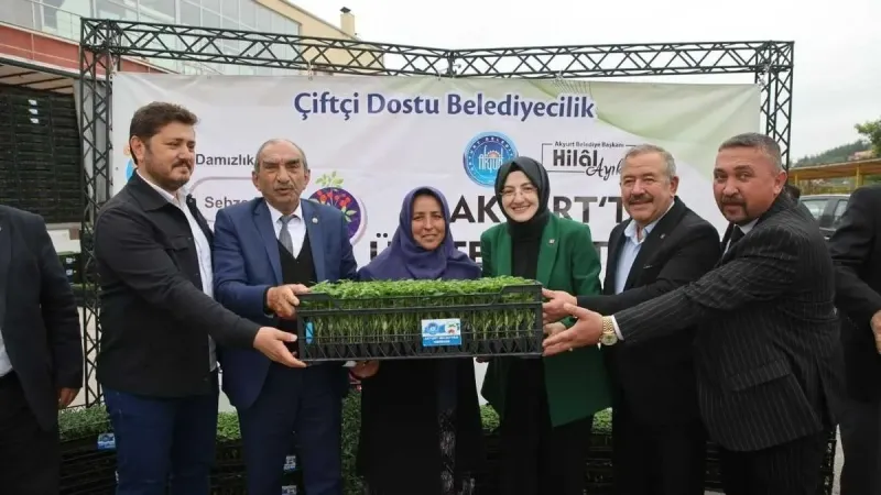 Ak Partili Akyurt Belediyesi’nden çiftçiye 1 milyon sebze fidesi desteği