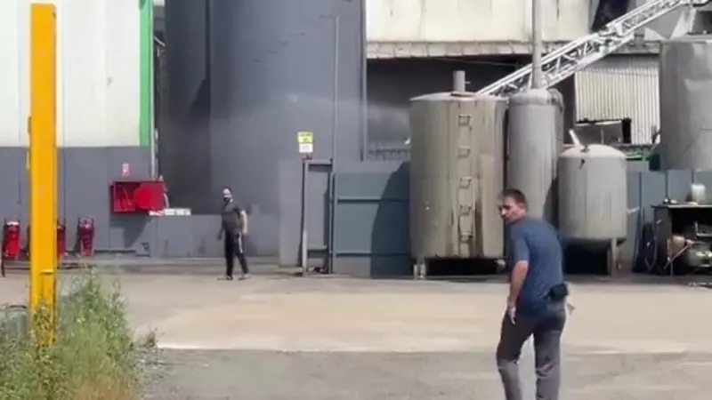 Kocaeli'de Boya Fabrikasında Korkunç Patlama! Alevler Yükseliyor!