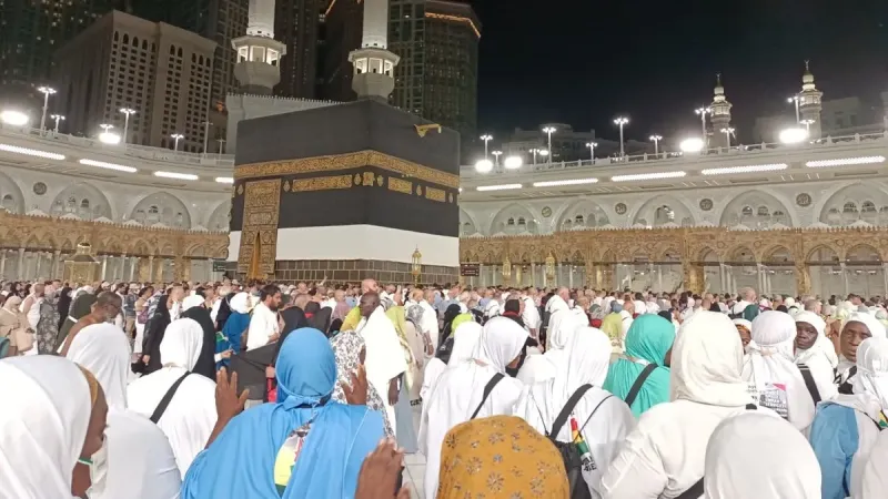 Hacılar İhramla Aşkı Yaşadı! Kabe'de Duygu Seli