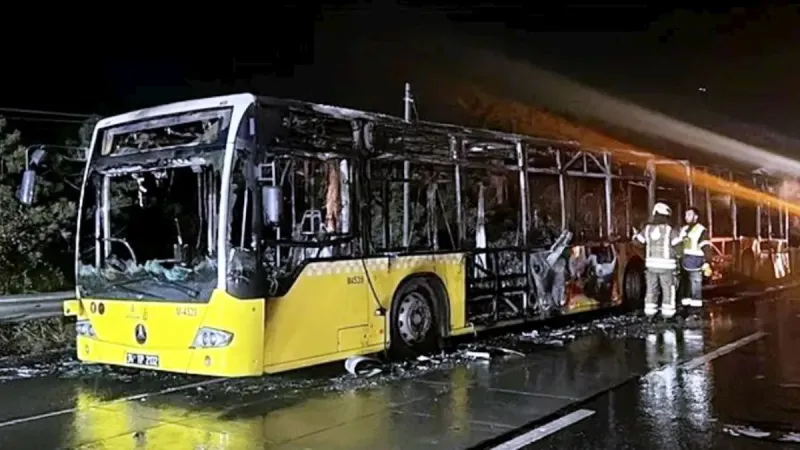 İETT Otobüsü Alevlere Teslim! İstanbul'da Korku Dolu Anlar