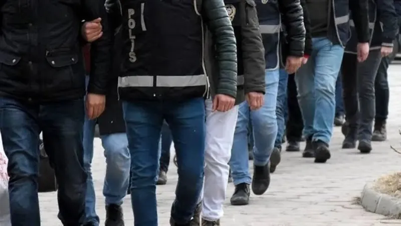 FETÖ'ye Şafak Baskını! İzmir'de 27 Tutuklama Şoku!