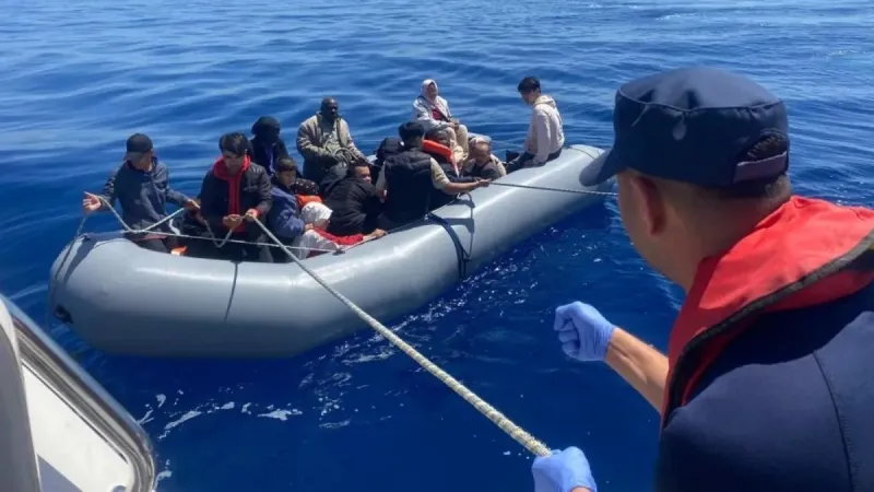 İzmir'de Göçmen Dramı: 53 Kişi Ölümden Döndü! Şok Detaylar