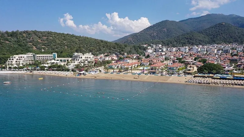 İzmir'de Deniz Kaynıyor! Termometreler Rekor Sıcaklığı Gösterdi