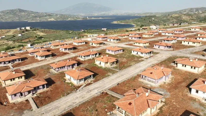 Maraş'ta Depremzedelere Göl Manzaralı Lüks Köy Evleri!
