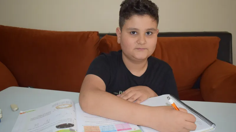 Kanser hastası Muhammed, evde aldığı eğitimlerle bursluluk sınavını yüksek puanla kazandı