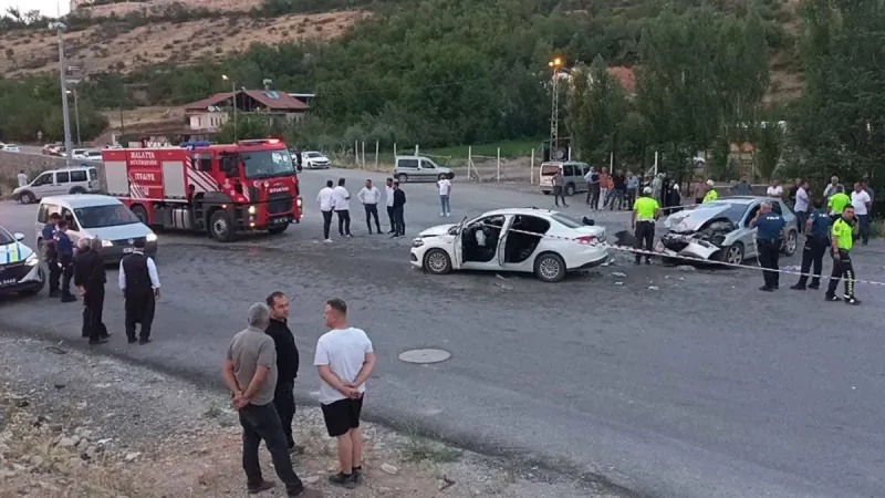 Malatya'da düğün konvoyunda iki otomobil çarpıştı: Yaralılar var