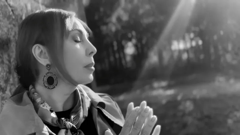 Aysun Kocatepe'den Sabahattin Ali'ye Müzik Ziyafeti! Şarkı Yayında!
