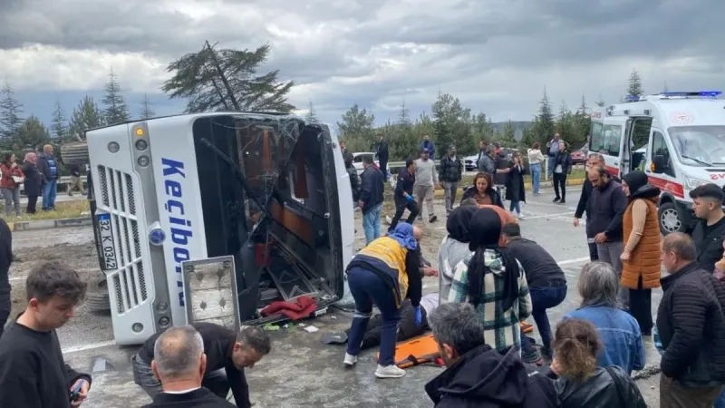 Flaş Haber: Isparta'da Midibüs Devrildi! İşte İlk Detaylar