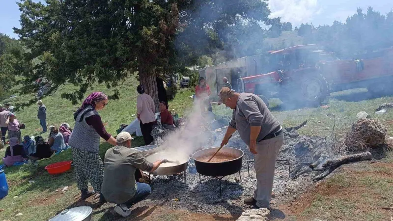 Denizli'de Yağmur Duası: Kurban Kesildi, Gökyüzüne Bakıldı!