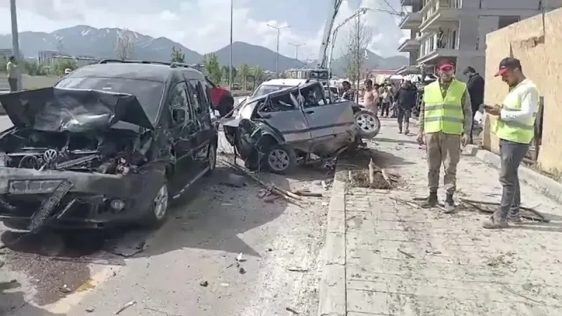 SON DAKİKA... Erzurum'da beton mikseri faciası! Freni boşaltı 8 aracı biçti!