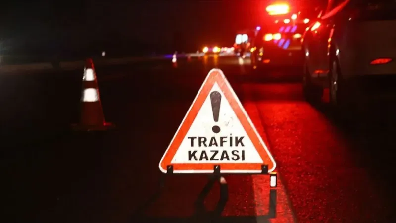 TEM'de Feci Kaza! Otomobil Hurdaya Döndü, Yaralılar Var!
